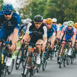 La Vuelta tiñe de rojo y gualda los Alpes franceses mientras el ciclismo galo sueña con el futuro